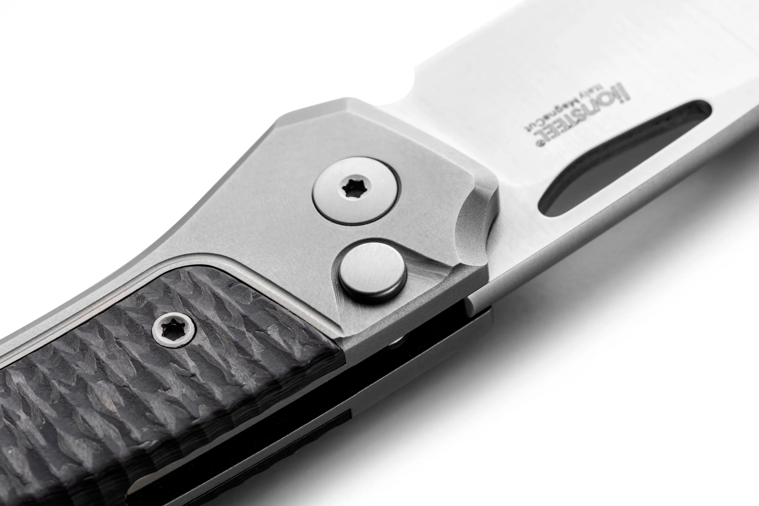 LionSteel TW GY CF Twain – סכין מתקפלת טיטניום עם Carbon Fiber בצבע אפור 3 LionSteel TW GY CF Twain – סכין מתקפלת טיטניום עם Carbon Fiber בצבע אפור – תמונה 3