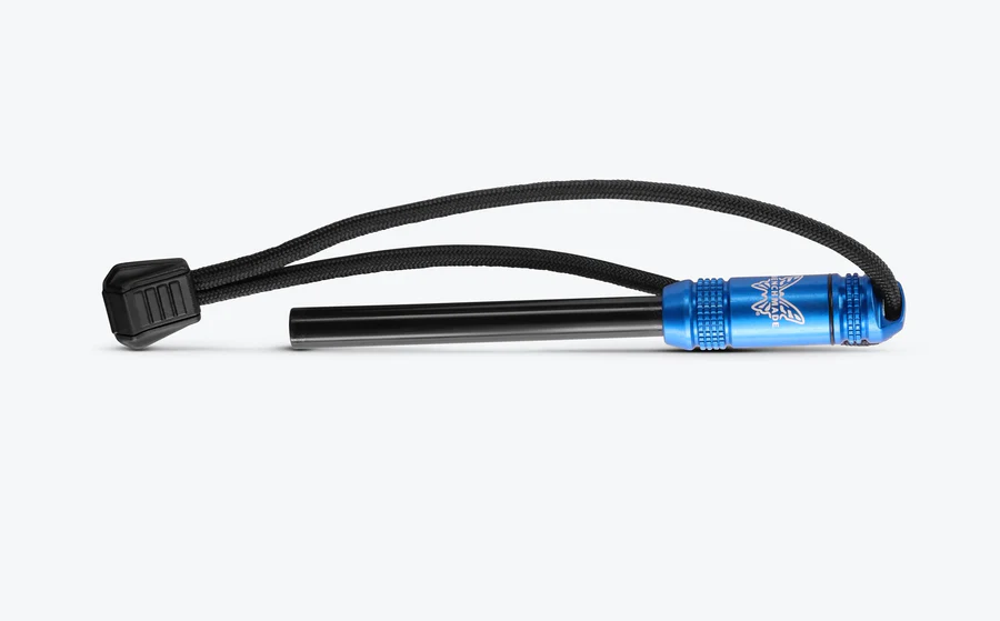 Benchmade 50023 FireRod Blue Aluminium - מצית אש להישרדות ושטח בצבע שחור / כחול 2 Benchmade 50023 FireRod Blue Aluminium - מצית אש להישרדות ושטח בצבע שחור / כחול – תמונה 2
