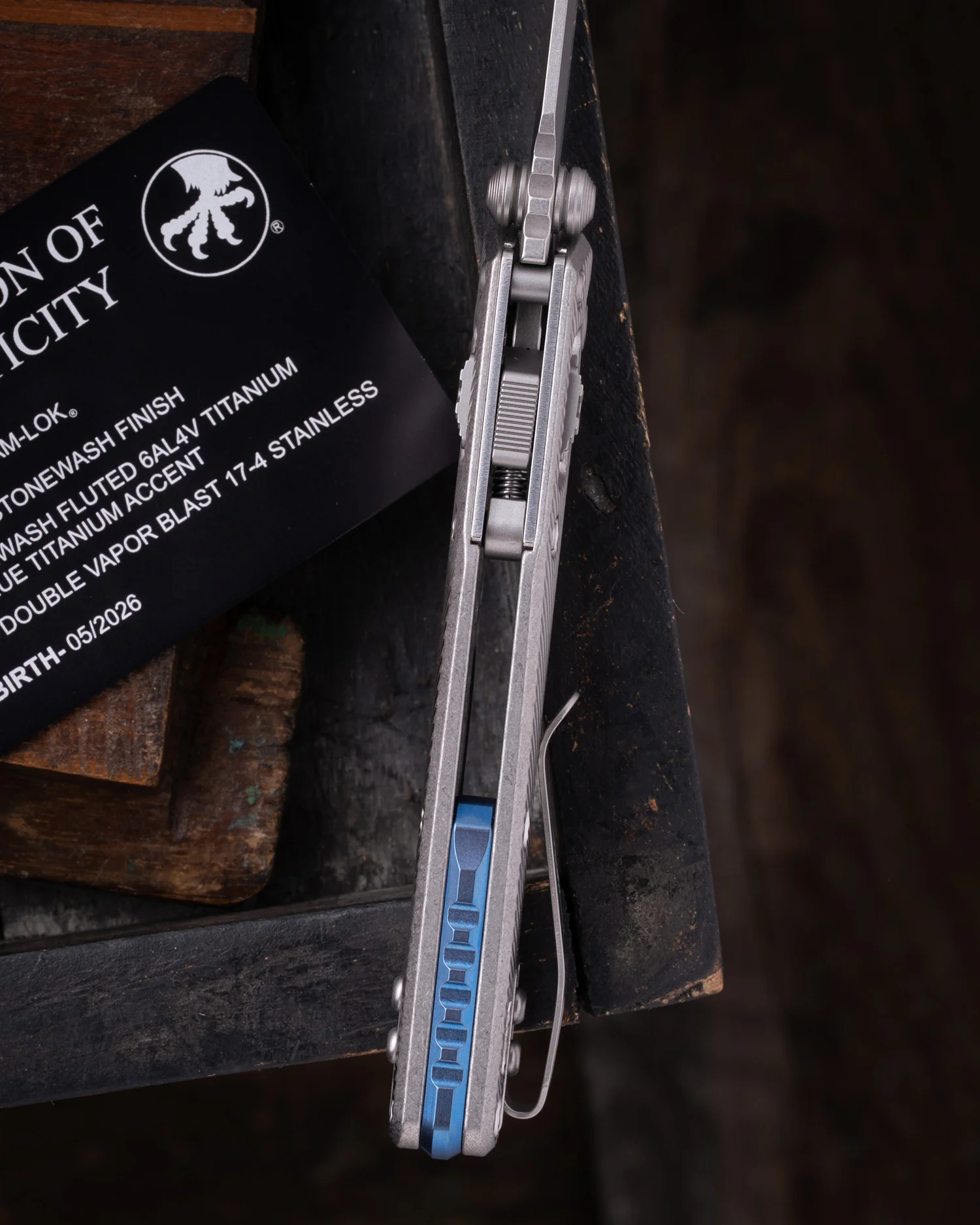 Microtech MSI Mini RAM-LOK Marfione Select Stonewash Double Vapor Blast Titanium 210M-10FLMS3 - סכין מתקפלת במהדורה מוגבלת מטיטניום בצבע אפור 3 Microtech MSI Mini RAM-LOK Marfione Select Stonewash Double Vapor Blast Titanium 210M-10FLMS3 - סכין מתקפלת במהדורה מוגבלת מטיטניום בצבע אפור – תמונה 3