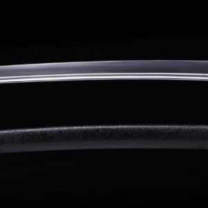 WKC Yuga Katana JAP24BW281-BOH – קטאנה מחושלת ידנית מפלדת קפיצים עם Bohi ונדן שחור (איסוף עצמי בלבד)