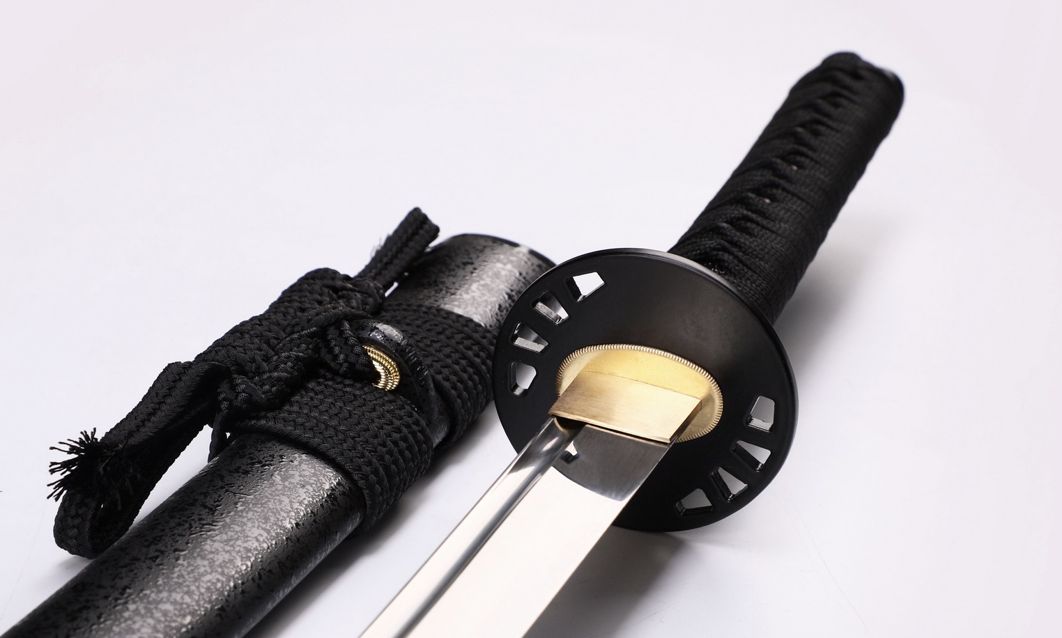 WKC Yuga Katana JAP24BW281-BOH – קטאנה מחושלת ידנית מפלדת קפיצים עם Bohi ונדן שחור (איסוף עצמי בלבד) 3 WKC Yuga Katana JAP24BW281-BOH – קטאנה מחושלת ידנית מפלדת קפיצים עם Bohi ונדן שחור (איסוף עצמי בלבד) – תמונה 3