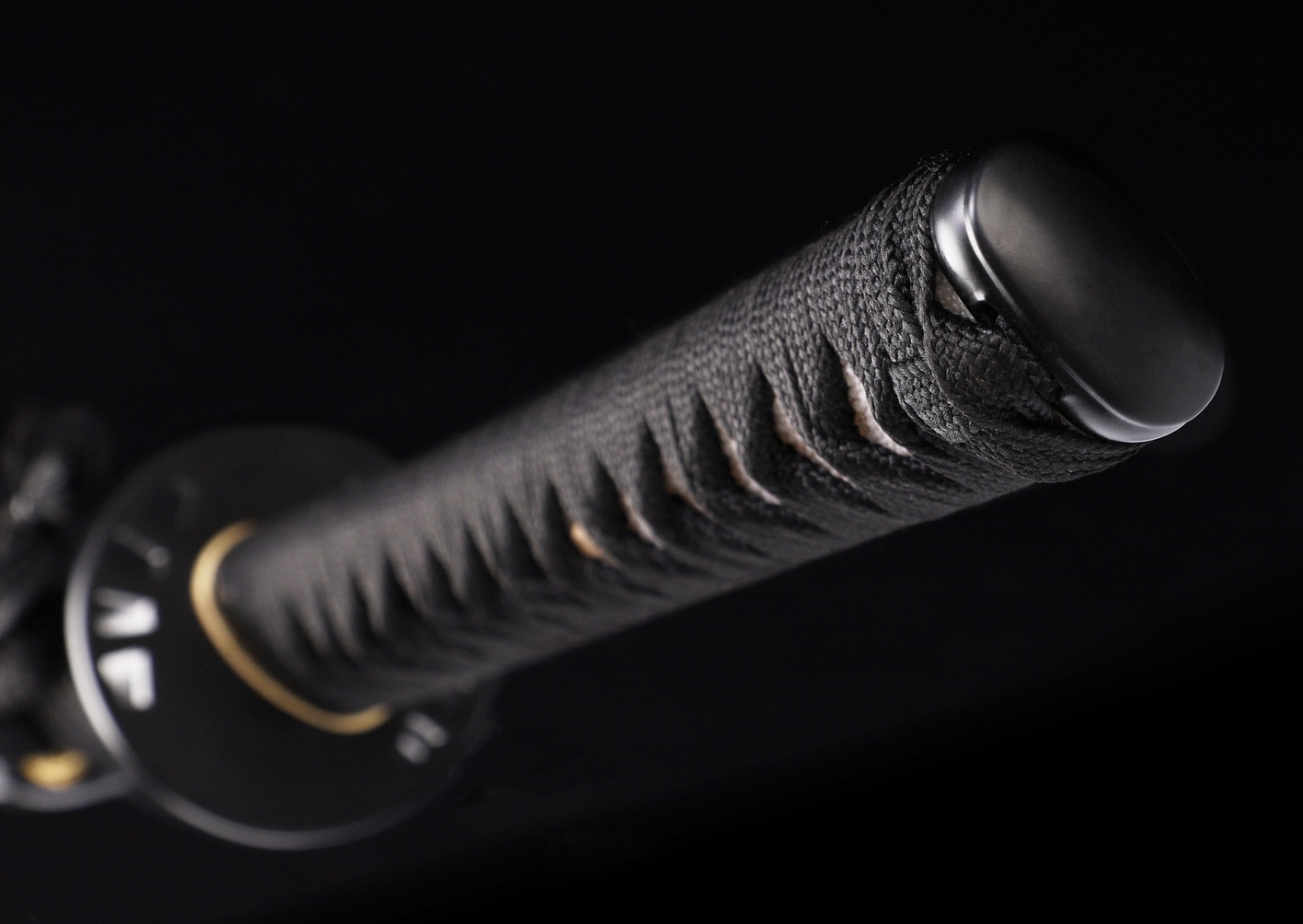 WKC Yuga Katana JAP24BW281-BOH – קטאנה מחושלת ידנית מפלדת קפיצים עם Bohi ונדן שחור (איסוף עצמי בלבד) 5 WKC Yuga Katana JAP24BW281-BOH – קטאנה מחושלת ידנית מפלדת קפיצים עם Bohi ונדן שחור (איסוף עצמי בלבד) – תמונה 5