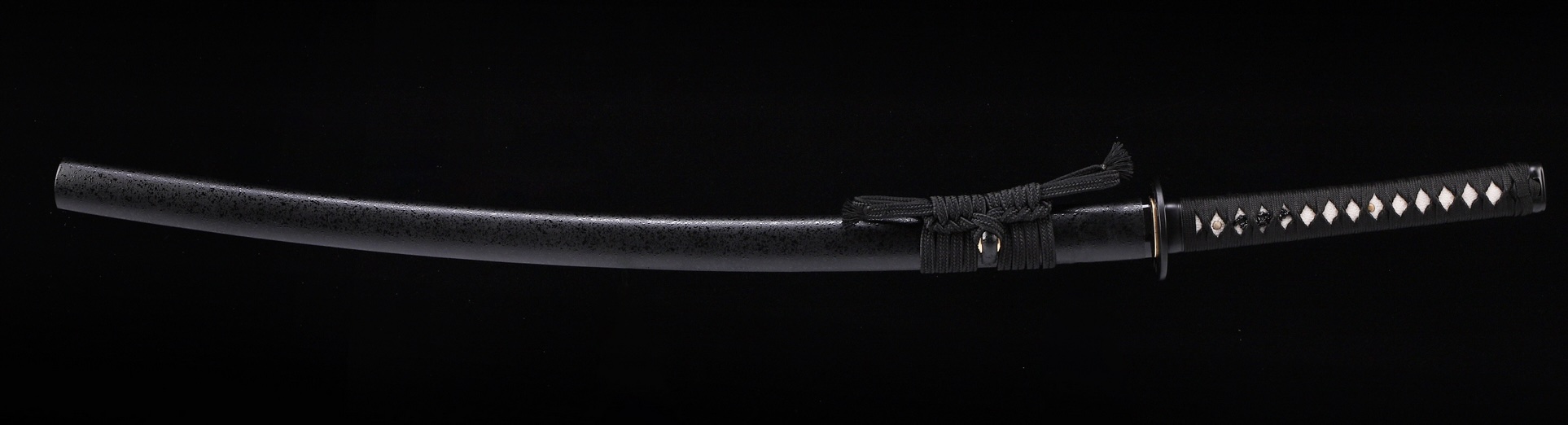 WKC Yuga Katana JAP24BW281-BOH – קטאנה מחושלת ידנית מפלדת קפיצים עם Bohi ונדן שחור (איסוף עצמי בלבד) 7 WKC Yuga Katana JAP24BW281-BOH – קטאנה מחושלת ידנית מפלדת קפיצים עם Bohi ונדן שחור (איסוף עצמי בלבד) – תמונה 7