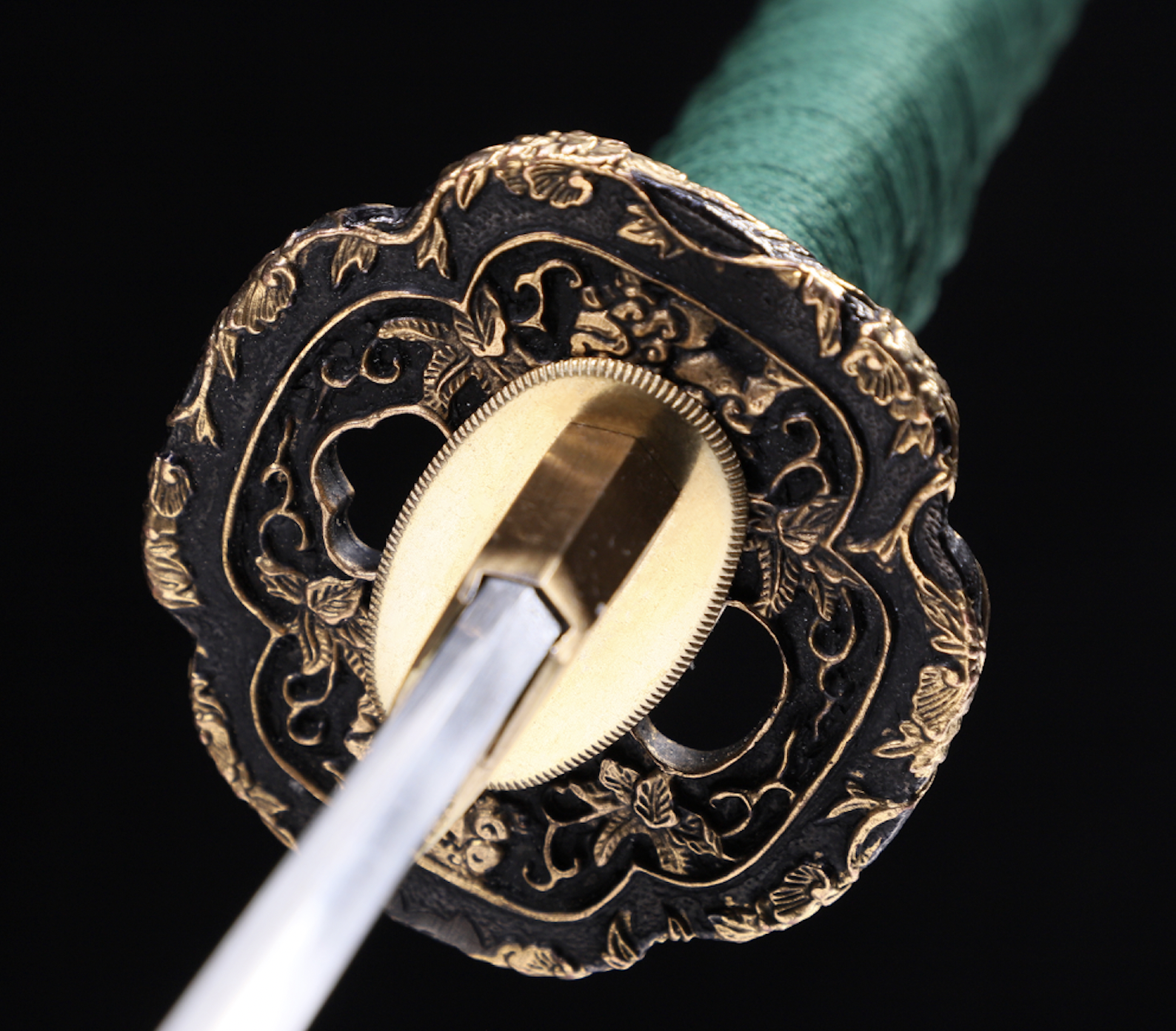 WKC Lotus Katana JAP30 – קטאנה מחושלת ידנית מפלדת דמשק מקופלת עם Hamon אמיתי בצבע ירוק 7 WKC Lotus Katana JAP30 – קטאנה מחושלת ידנית מפלדת דמשק מקופלת עם Hamon אמיתי בצבע ירוק – תמונה 7