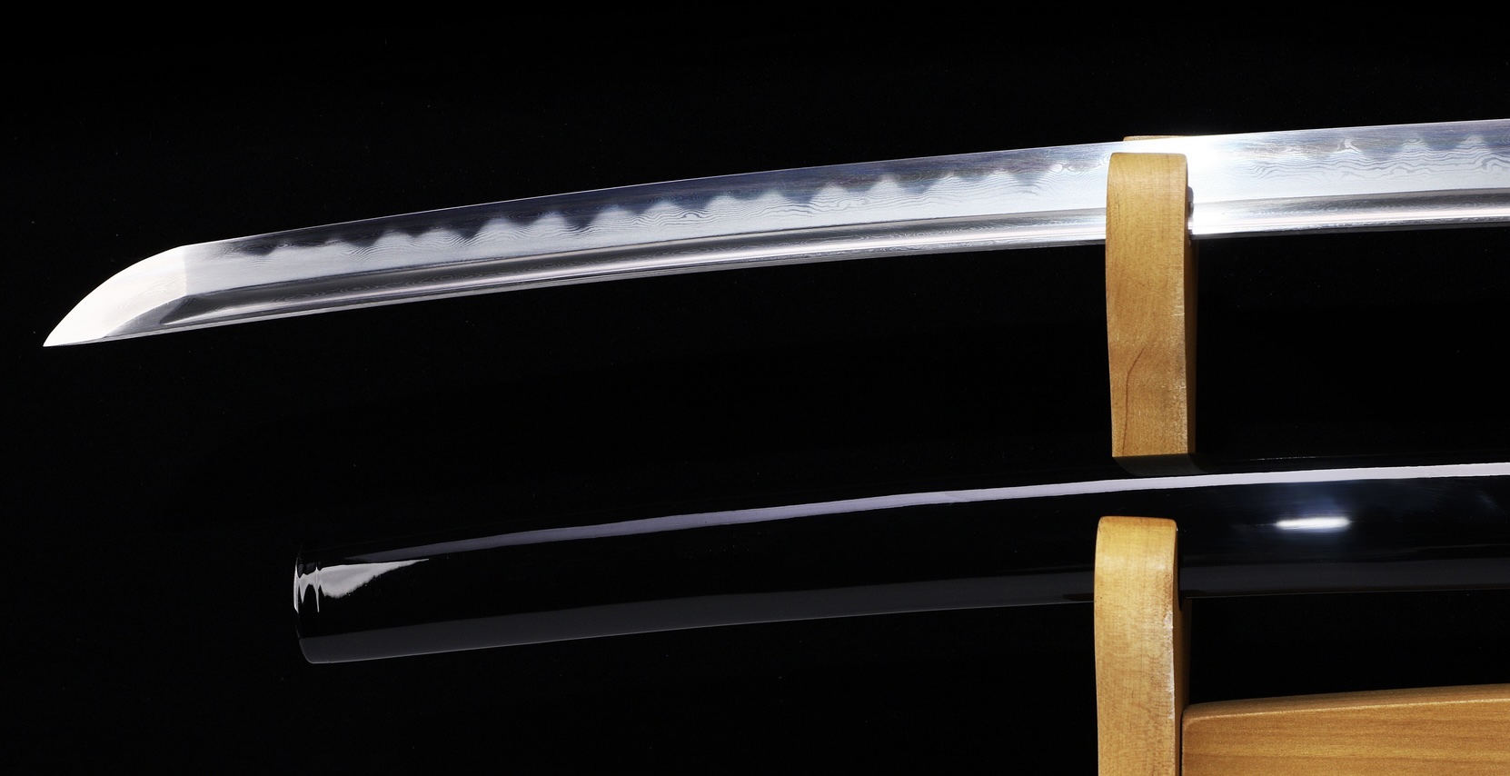 WKC Lotus Katana JAP30 – קטאנה מחושלת ידנית מפלדת דמשק מקופלת עם Hamon אמיתי בצבע ירוק 3 WKC Lotus Katana JAP30 – קטאנה מחושלת ידנית מפלדת דמשק מקופלת עם Hamon אמיתי בצבע ירוק – תמונה 3
