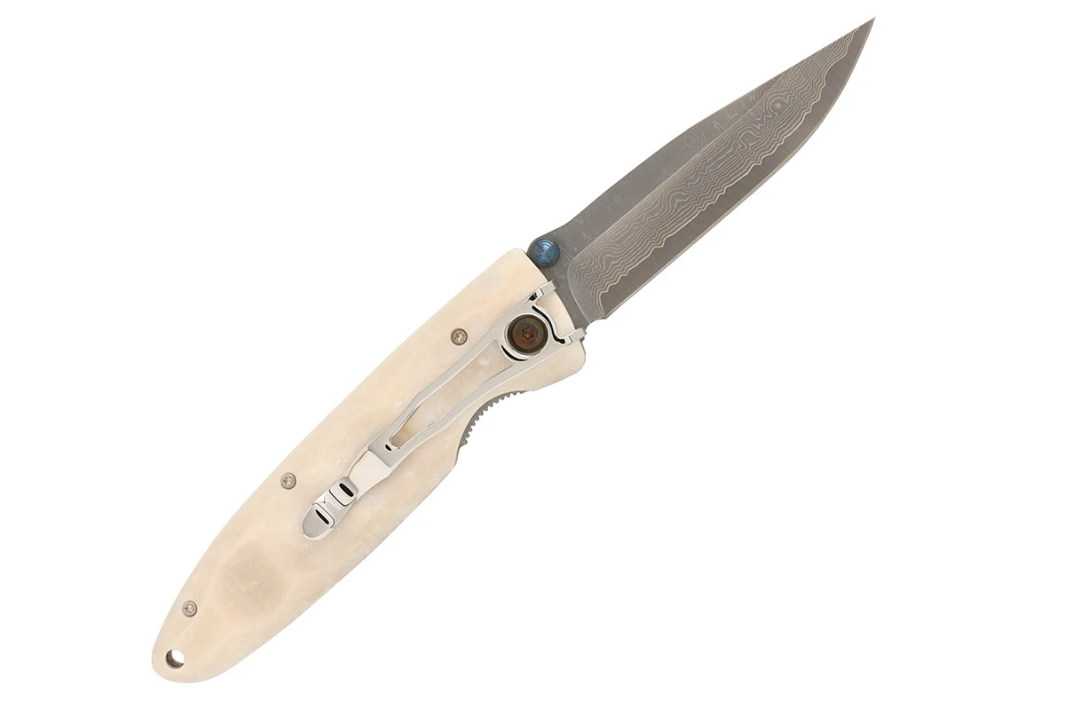 MCUSTA MC-0019D Classic Wave White Corian – סכין מתקפלת יפנית עם ידית שיש ולהב דמסקוס בצבע לבן 2 MCUSTA MC-0019D Classic Wave White Corian – סכין מתקפלת יפנית עם ידית שיש ולהב דמסקוס בצבע לבן – תמונה 2