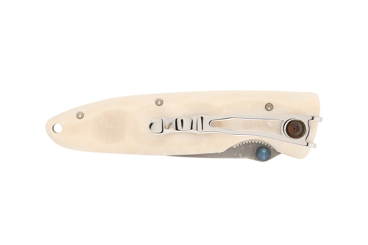 MCUSTA MC-0019D Classic Wave White Corian – סכין מתקפלת יפנית עם ידית שיש ולהב דמסקוס בצבע לבן 6 MCUSTA MC-0019D Classic Wave White Corian – סכין מתקפלת יפנית עם ידית שיש ולהב דמסקוס בצבע לבן – תמונה 6