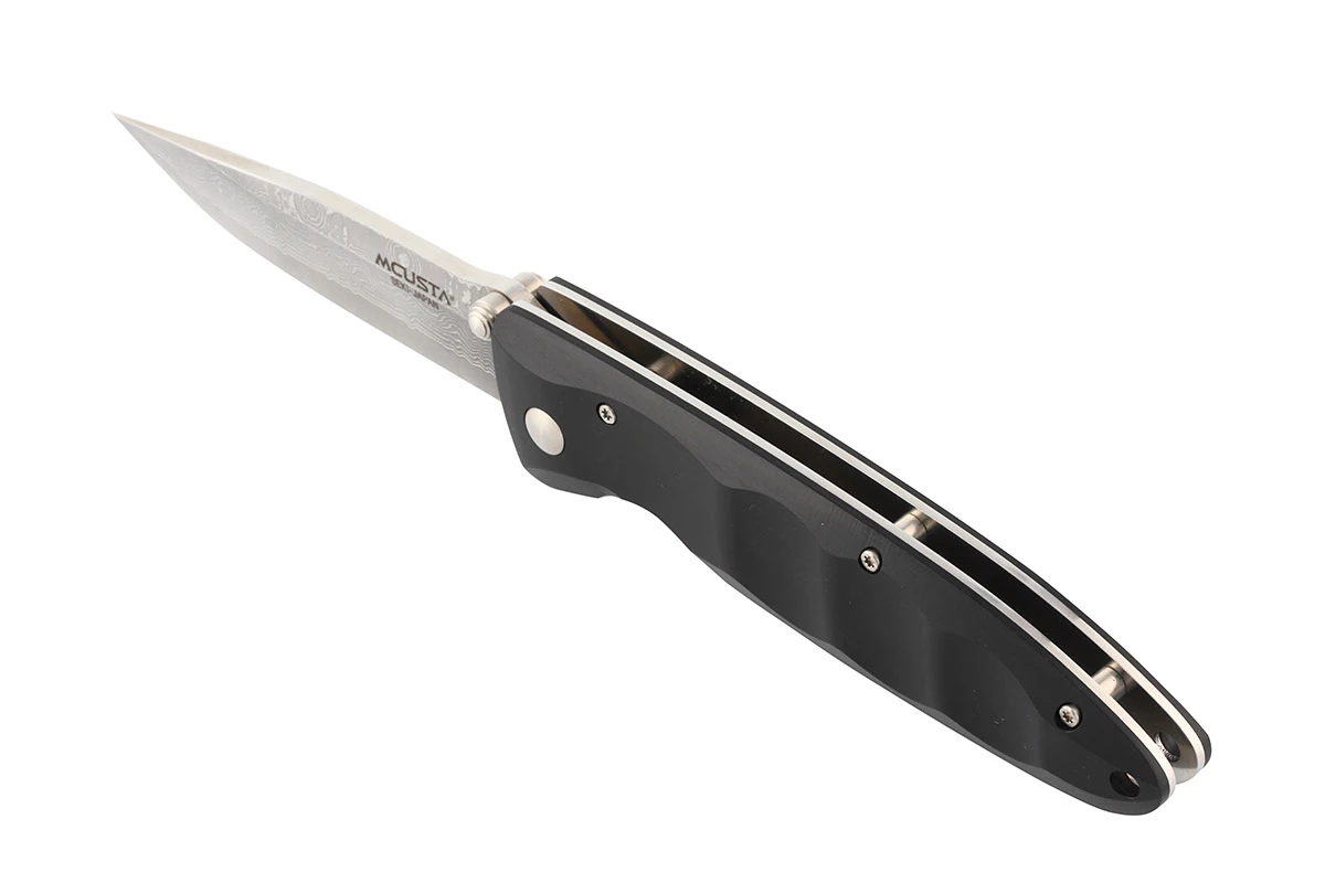 MCUSTA MC-0017D Classic Wave Pakawood – סכין מתקפלת יפנית עם ידית עץ ולהב דמסקוס בצבע שחור 5 MCUSTA MC-0017D Classic Wave Pakawood – סכין מתקפלת יפנית עם ידית עץ ולהב דמסקוס בצבע שחור – תמונה 5