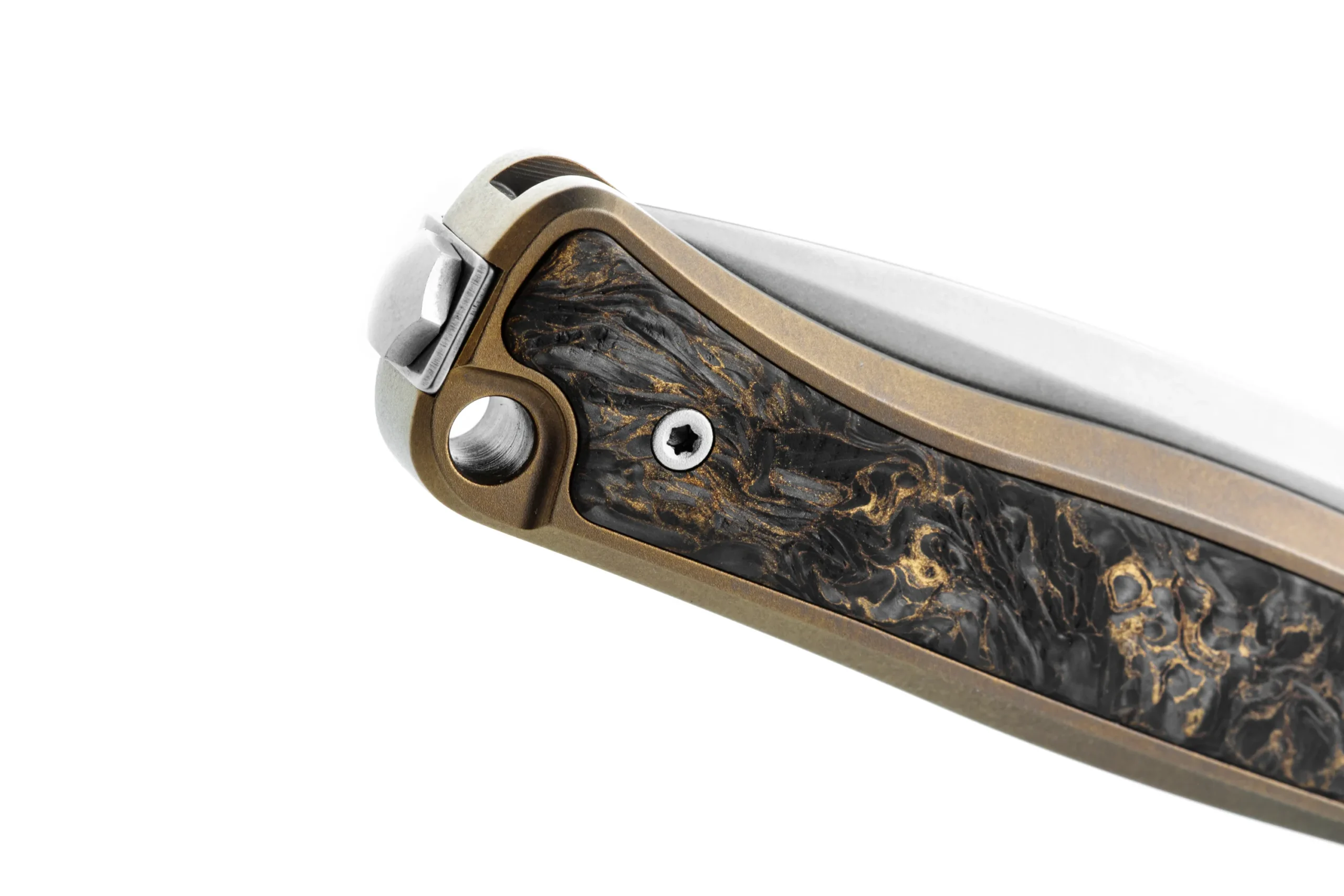 LionSteel Emmet EM01 BR – סכין מתקפלת עם ידית Titanium ואינליי Carbon Fiber בצבע נחושת 4 LionSteel Emmet EM01 BR – סכין מתקפלת עם ידית Titanium ואינליי Carbon Fiber בצבע נחושת – תמונה 4