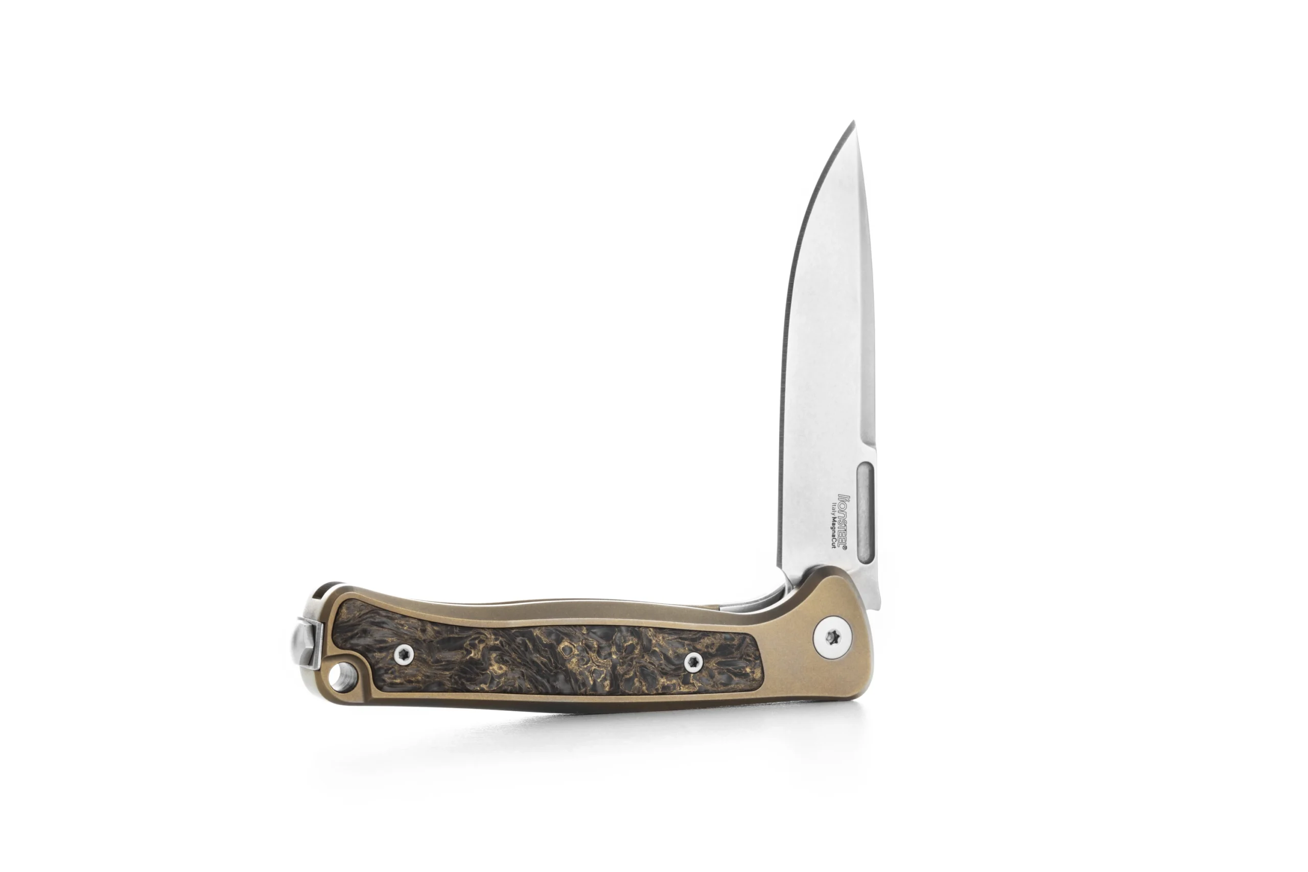 LionSteel Emmet EM01 BR – סכין מתקפלת עם ידית Titanium ואינליי Carbon Fiber בצבע נחושת 2 LionSteel Emmet EM01 BR – סכין מתקפלת עם ידית Titanium ואינליי Carbon Fiber בצבע נחושת – תמונה 2