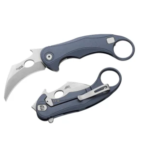 LionSteel LE2 A IS – קרמביט מתקפל קומפקטי עם להב M390 כחול / כסף, ידית אלומיניום עם טכנולוגיית פתיחה מהירה מהכיס