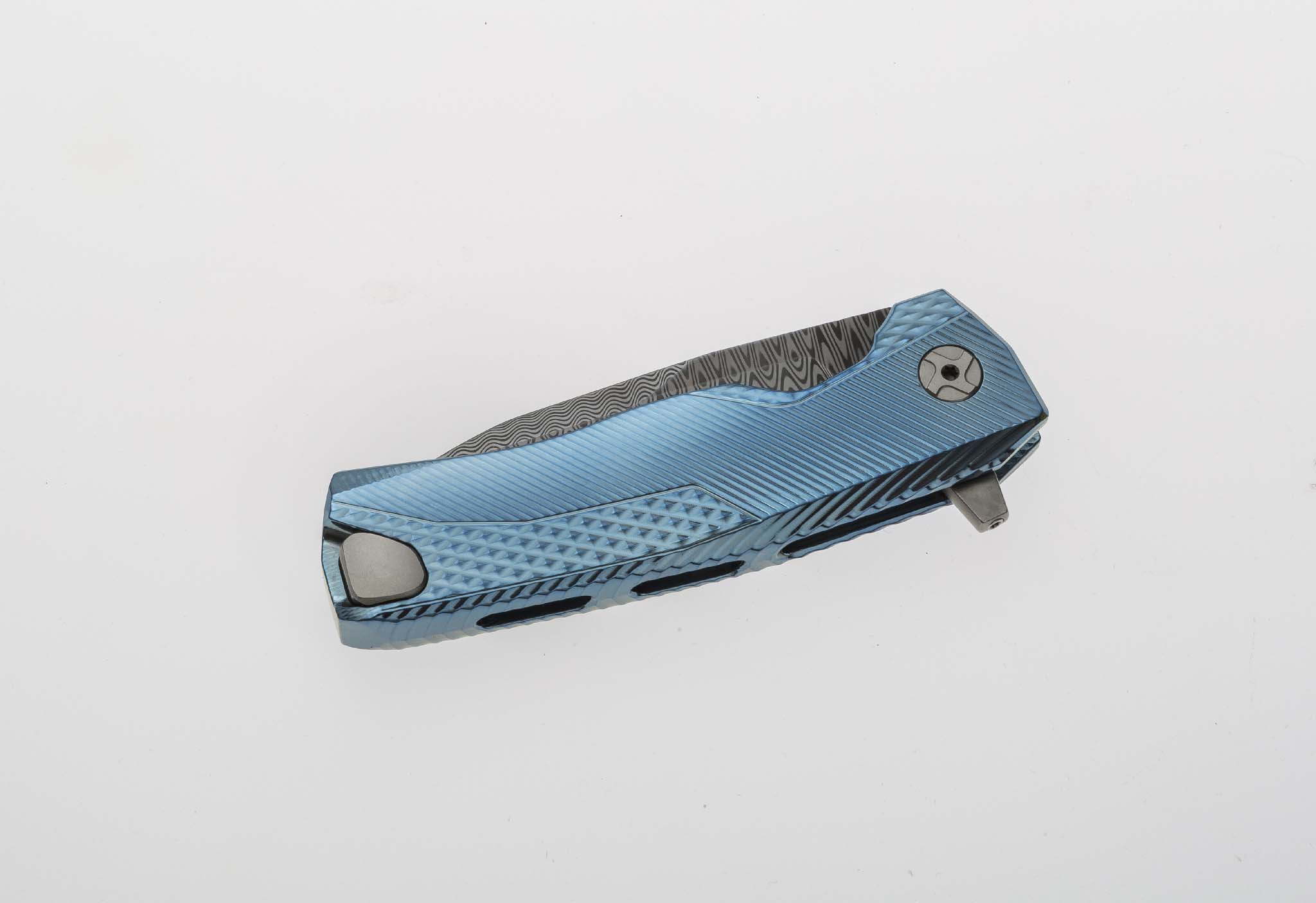 LionSteel ROK DD BL - סכין מתקפלת עם להב דמסקוס וידית טיטניום בצבע כחול / שחור 2 LionSteel ROK DD BL - סכין מתקפלת עם להב דמסקוס וידית טיטניום בצבע כחול / שחור – תמונה 2