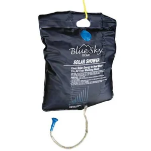 Blue Sky Gear Solar Shower 32-02047-01 – מקלחת סולארית לשטח בנפח 5 Gallon / כ־18.9 ליטר