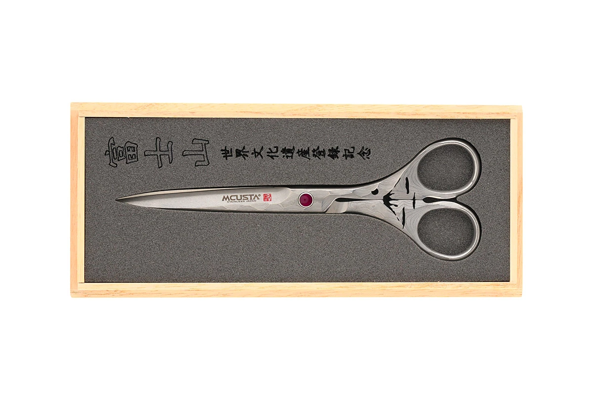 MCUSTA DDF-170D Mt. Fuji Scissors – מספריים יפניות מדמסקוס בצבע כסוף 5 MCUSTA DDF-170D Mt. Fuji Scissors – מספריים יפניות מדמסקוס בצבע כסוף – תמונה 5