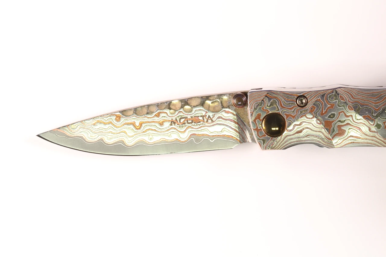 MCUSTA MC-0033 RD 25th Anniversary Shinra Take Mokume #017/50 – סכין מתקפלת יפנית מהדורת אספנים בעבודת יד מדמסקוס בצבע כסוף 3 MCUSTA MC-0033 RD 25th Anniversary Shinra Take Mokume #017/50 – סכין מתקפלת יפנית מהדורת אספנים בעבודת יד מדמסקוס בצבע כסוף – תמונה 3