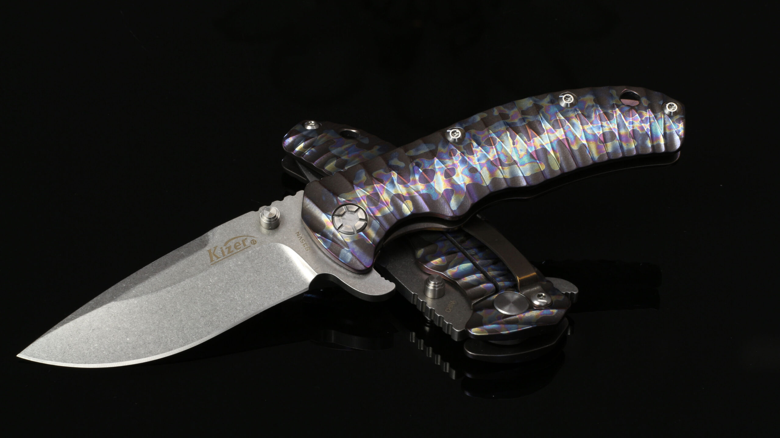 Kizer V3 401X – אולר EDC מטיטניום 6Al4V בגוון סגול־קשת ולהב CPM-S35VN 2 Kizer V3 401X – אולר EDC מטיטניום 6Al4V בגוון סגול־קשת ולהב CPM-S35VN – תמונה 2