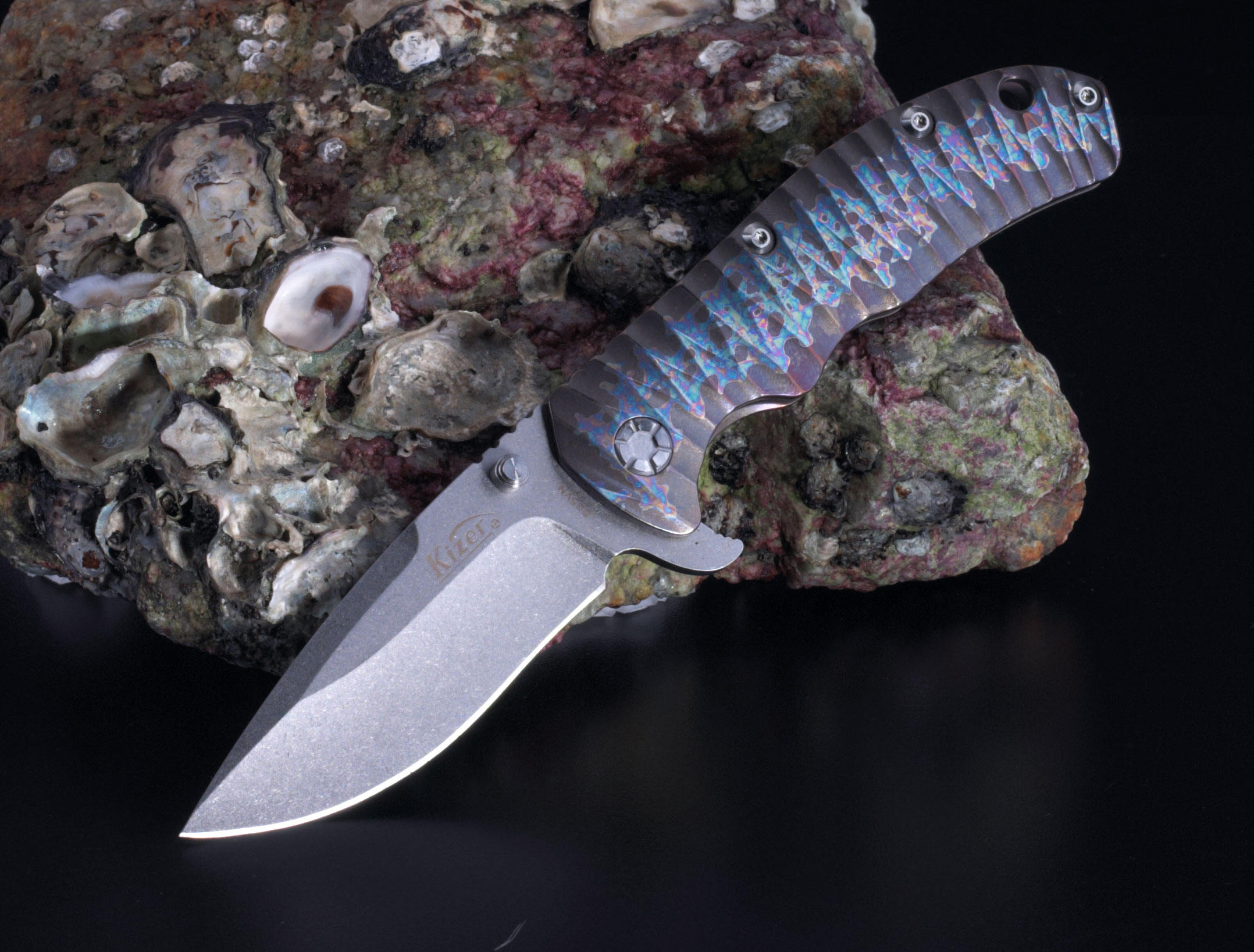Kizer V3 401X – אולר EDC מטיטניום 6Al4V בגוון סגול־קשת ולהב CPM-S35VN 7 Kizer V3 401X – אולר EDC מטיטניום 6Al4V בגוון סגול־קשת ולהב CPM-S35VN – תמונה 7