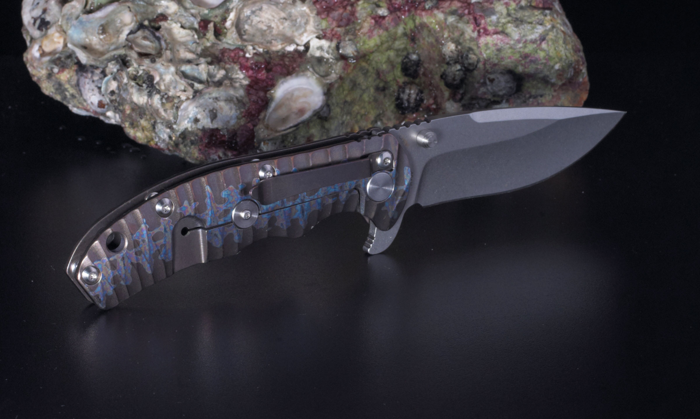 Kizer V3 401X – אולר EDC מטיטניום 6Al4V בגוון סגול־קשת ולהב CPM-S35VN 8 Kizer V3 401X – אולר EDC מטיטניום 6Al4V בגוון סגול־קשת ולהב CPM-S35VN – תמונה 8
